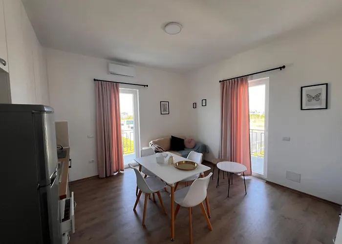 Golden Heart Apartment